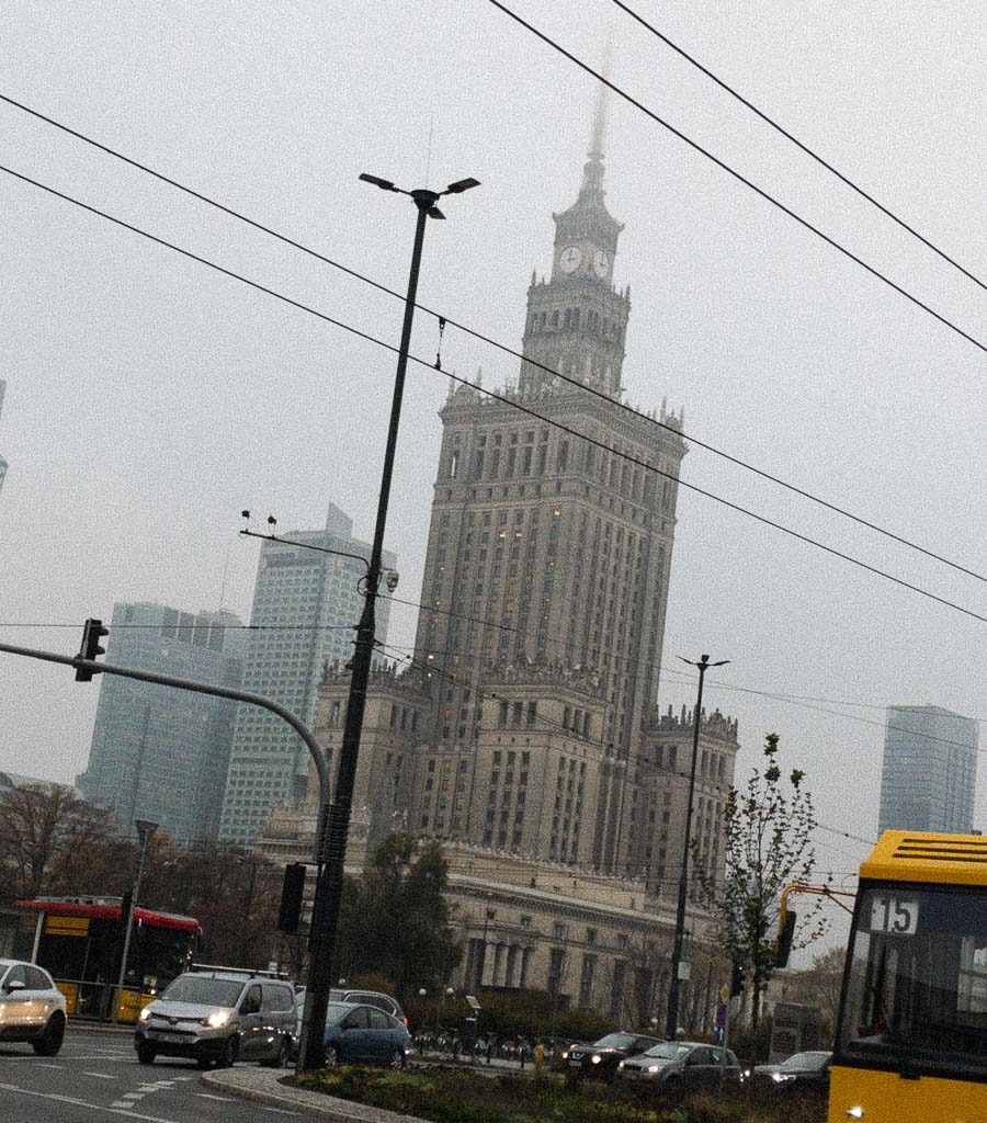 Как сделать хорошие фотографии?  Поиск линий на картинках.  На фото Дворец культуры и науки в Варшаве.